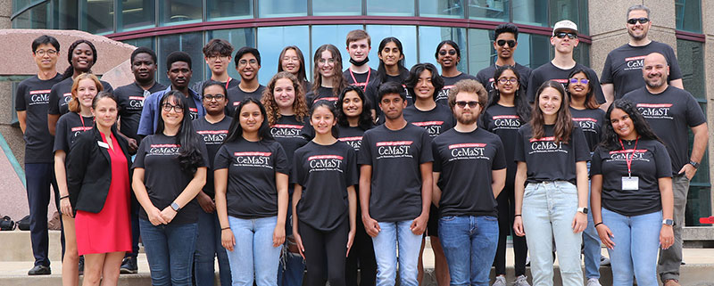 Illinois Summer Research Academy students posing.